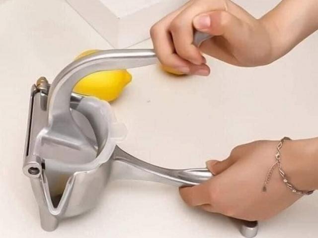Thị trường - Tiêu dùng - Dụng cụ ép hoa quả bằng tay giá rẻ "sốt xình xịch" trên chợ mạng, nên mua hay không?