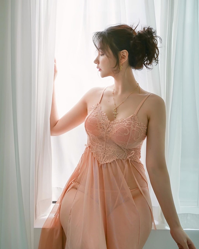 Kim Yoo Ying cũng thường xuyên đảm nhận vị trí người mẫu cho nhãn hàng riêng.
