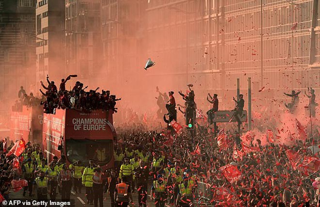 Liverpool - Klopp lên ý tưởng "điên rồ" mừng vô địch, đối phó dịch covid-19 - 1