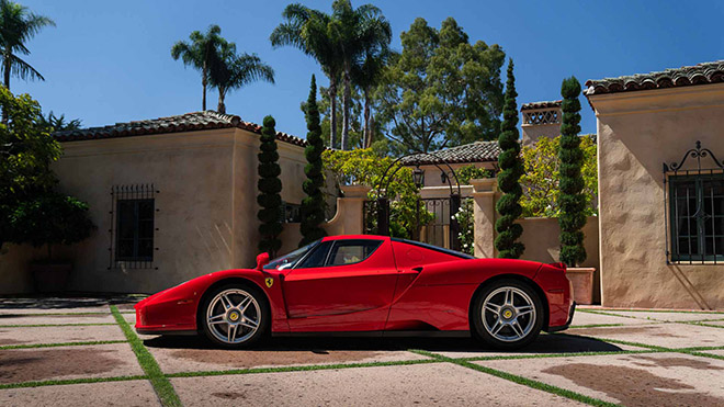 Siêu xe 17 năm tuổi Ferrari Enzo được bán đấu giá trực tuyến hơn 2,6 triệu đô - 2