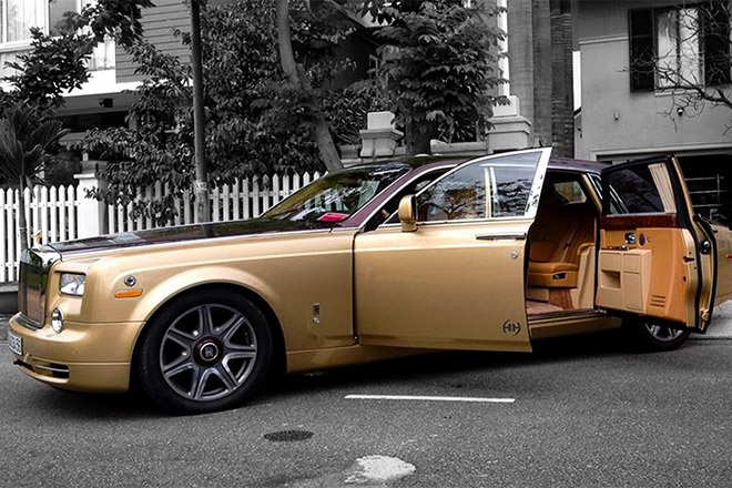 Rolls-Royce Phantom mạ vàng biển Quảng Ninh bị thiêu cháy - 6