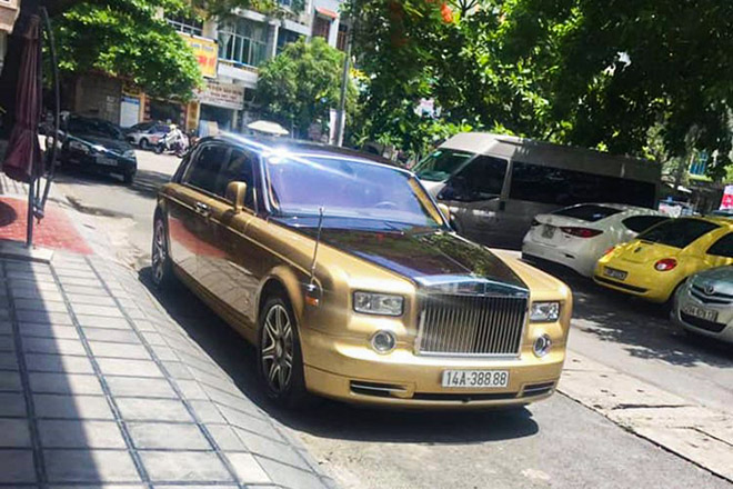 Rolls-Royce Phantom mạ vàng biển Quảng Ninh bị thiêu cháy - 7