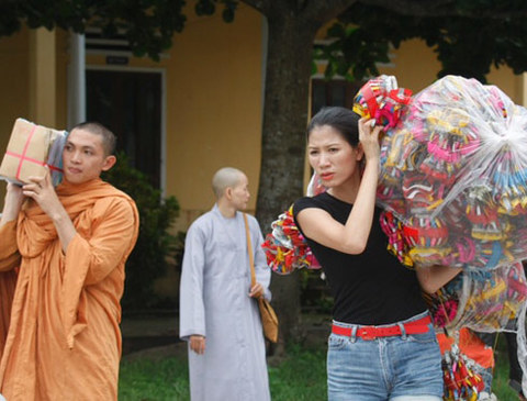 Sao nữ bênh vực vợ chồng Công Phượng, vướng ồn ào với tiến sĩ Lê Thẩm Dương là ai? - 13