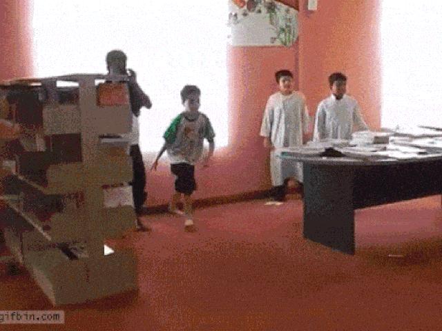 Tranh vui - Những pha tai nạn hài hước của các "tiểu quỷ"