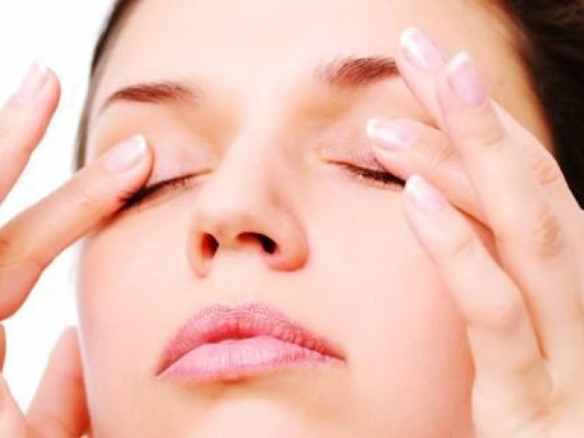 Sức khỏe đời sống - Mắt bị nháy, giật: Dấu hiệu cảnh báo nhiều bệnh nguy hiểm, thậm chí mắt 'chứa' khối u