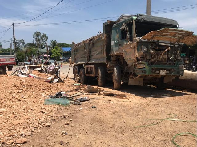 Tin tức trong ngày - Bắt tạm giam tài xế lái xe "hổ vồ" đè bẹp xe con làm 3 người chết