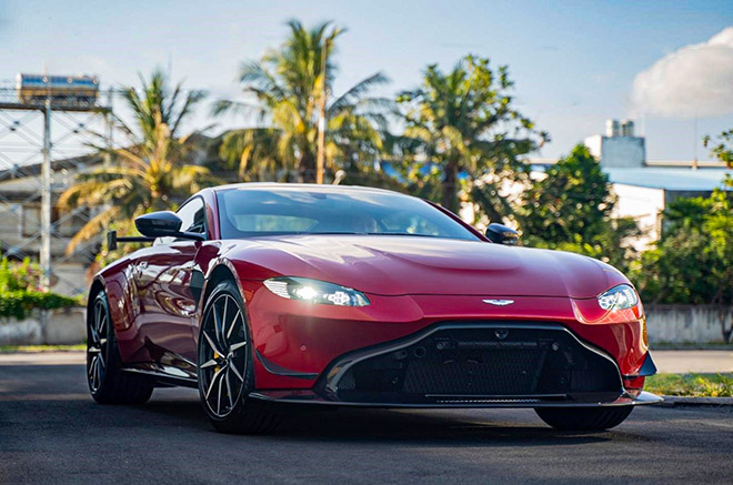 Aston Martin V8 Vantage với gói độ chính hãng AMR lần đầu xuất hiện tại Việt Nam - 1