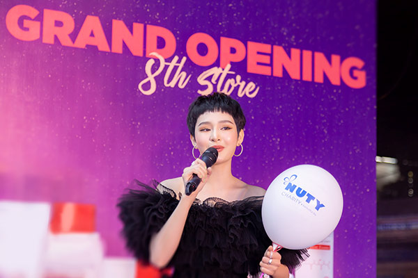 Hiền Hồ gợi cảm tham dự khai trương Showroom thứ 8 của Nuty Cosmetics - 3