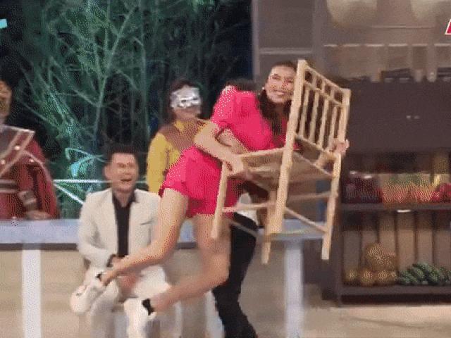 Giải trí - Cây hài xứ Bạc Liêu bế bổng Võ Hoàng Yến nhưng vẫn nhận "kết đắng"