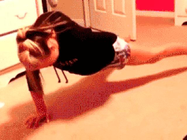 Tranh vui - Các người đẹp "sấp mặt" với màn thể hiện thất bại thảm hại