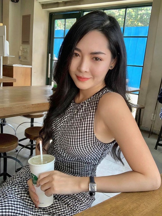Sau 5 năm thẩm mỹ, Thanh Quỳnh giờ đã là cô nàng hot girl sang chảnh, kiêu kỳ với nhan sắc hoàn hảo không tỳ vết, và đương nhiên so với khi lên sóng vẫn xinh vượt bậc.
