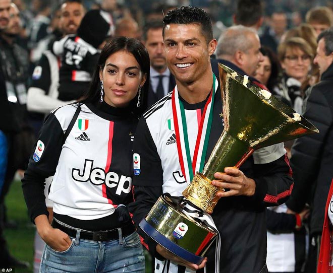 Ronaldo có nguy cơ không được ăn mừng chức vô địch cùng Juventus mùa này