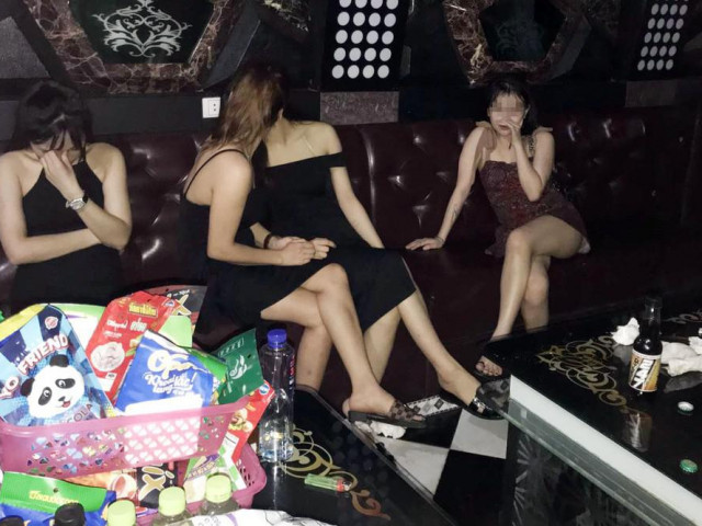 Pháp luật - 14 "hot girl" cùng bạn trai bay lắc trong quán karaoke
