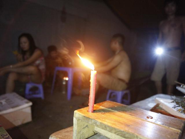 Tin tức trong ngày - Nắng nóng kéo dài kỷ lục sau 27 năm, vì sao nhiều nơi ở Hà Nội mất điện?
