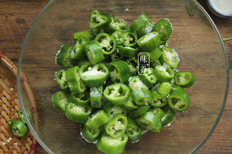 Công thức gia truyền 30 năm làm món ớt ngâm, ăn một lần là nhớ mãi - 3