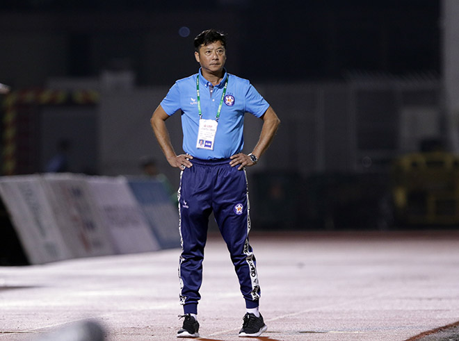 HLV Lê Huỳnh Đức đứng trước nguy cơ "bay ghế" sau vòng 4 V-League