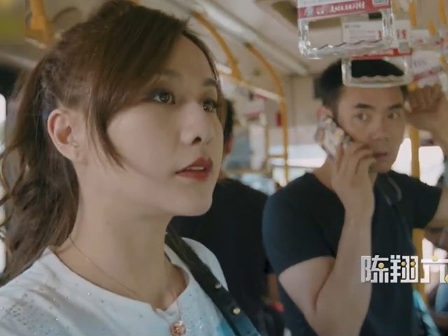 Video Clip Cười - Thanh niên nhận "kết đắng" chỉ vì mê gái xinh trên xe buýt