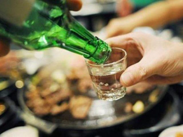 Sức khỏe đời sống - Tại sao có người uống mãi không say, có người chỉ vài giọt rượu đã "gục"?