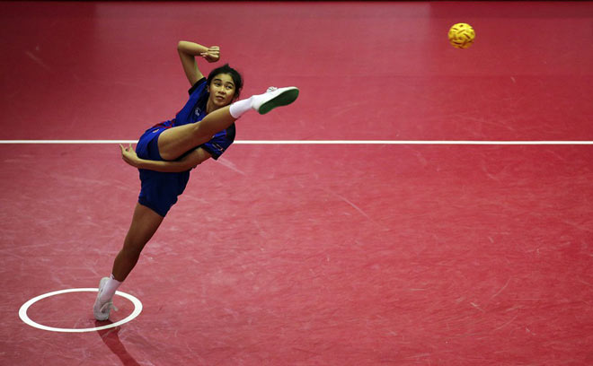 Hot-girl cầu mây Thái Lan có tuyệt chiêu vô lê “100 phát đều trúng” - 2