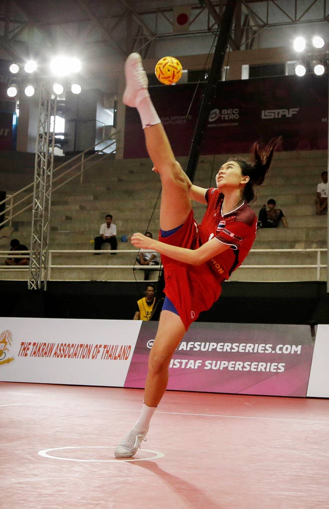 Hot-girl cầu mây Thái Lan có tuyệt chiêu vô lê “100 phát đều trúng” - 5