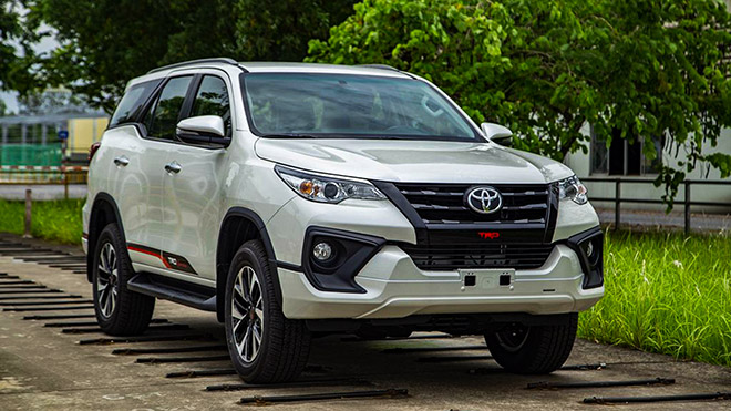 Điểm qua các dòng đời xe Toyota Fortuner có mặt trên thị trường - 12