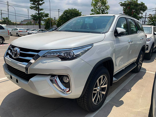 Điểm qua các dòng đời xe Toyota Fortuner có mặt trên thị trường - 11