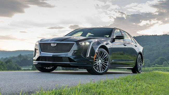 2. Cadillac CT6-V 2020 (giá khởi điểm: 94.895 USD, thời gian tăng tốc từ 0-96 km/h: 3,8 giây)
