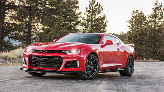 4. Chevrolet Camaro ZL1 2020 (giá khởi điểm: 63.000 USD, thời gian tăng tốc từ 0-96 km/h: 3,5 giây)
