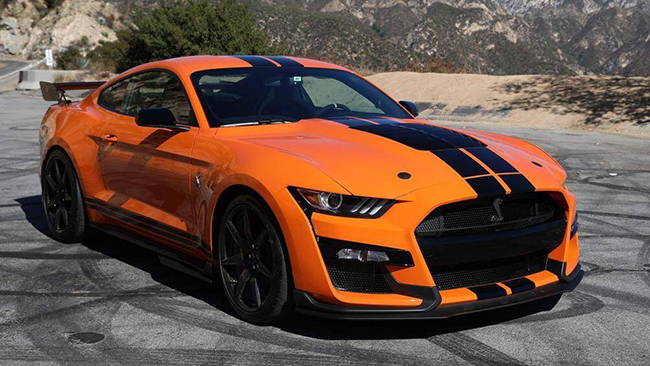 7. Ford Mustang Shelby GT500 2020 (giá khởi điểm: 72.900 USD, thời gian tăng tốc từ 0-96 km/h: 3,3 giây)
