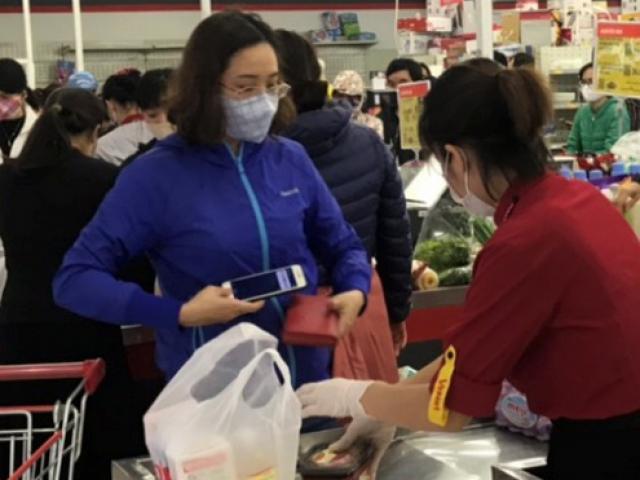 Kinh doanh - Người dân bất ngờ thay đổi thói quen, thanh toán không tiền mặt tăng trưởng mạnh mẽ