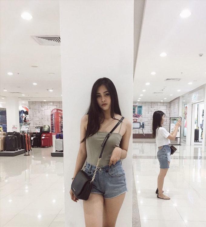 Tiểu Vy mê quần hot pant khoe chân dài rám nắng - 6