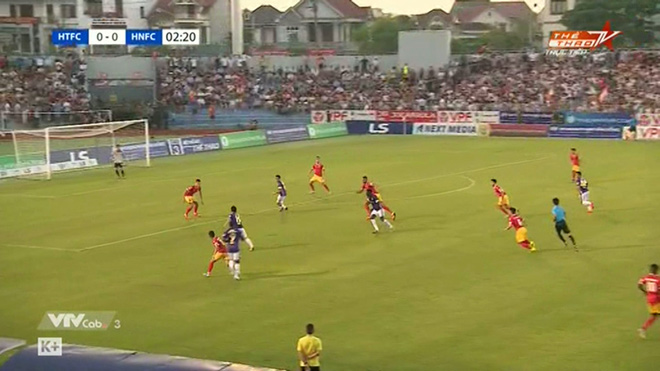 Video highlight trận Hồng Lĩnh Hà Tĩnh - Hà Nội: Quang Hải hụt siêu phẩm, hiệp 1 kỳ lạ - 1