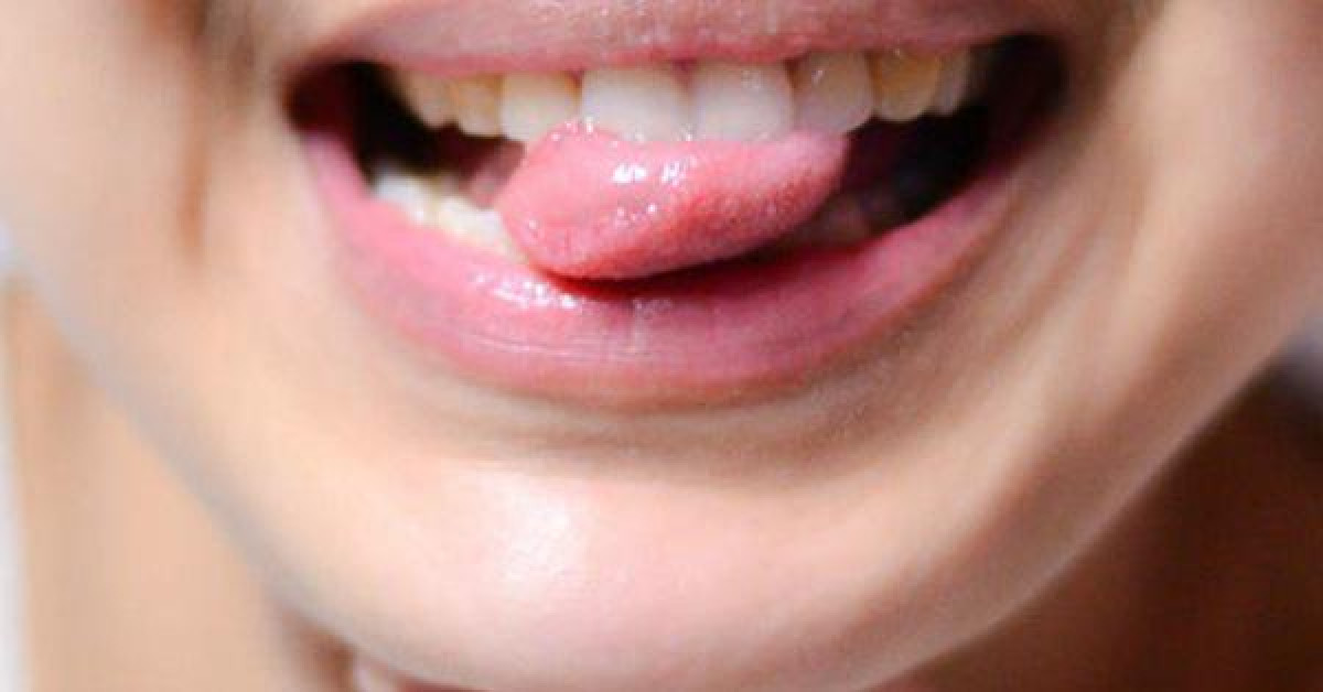 Sức khỏe đời sống - Ai một lần trong đời cũng đã từng cắn nhầm lưỡi, nguyên nhân của việc này sẽ khiến bạn ngã ngửa
