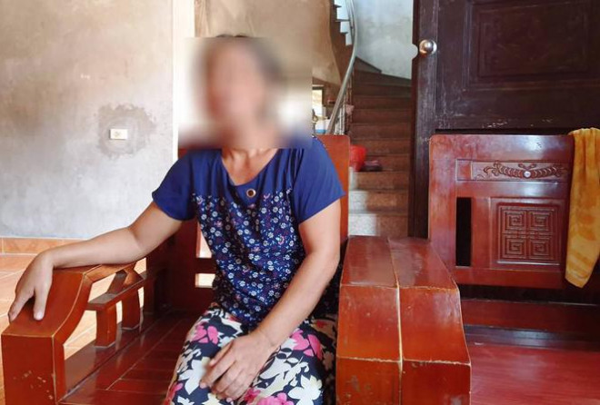 Chị N.T.T mẹ của bé A kể lại sự việc.