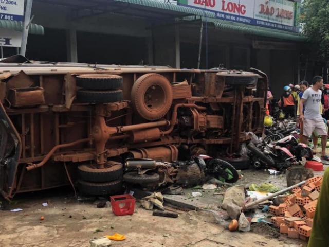 Tin tức trong ngày - Phó Thủ tướng yêu cầu điều tra vụ tai nạn làm 5 người chết, 8 người bị thương ở Đắk Nông