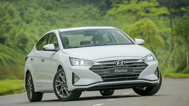 Giá lăn bánh Hyundai Elantra mới nhất tháng 6/2020 - 1