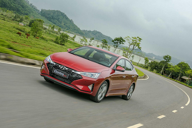 Giá lăn bánh Hyundai Elantra mới nhất tháng 6/2020 - 3