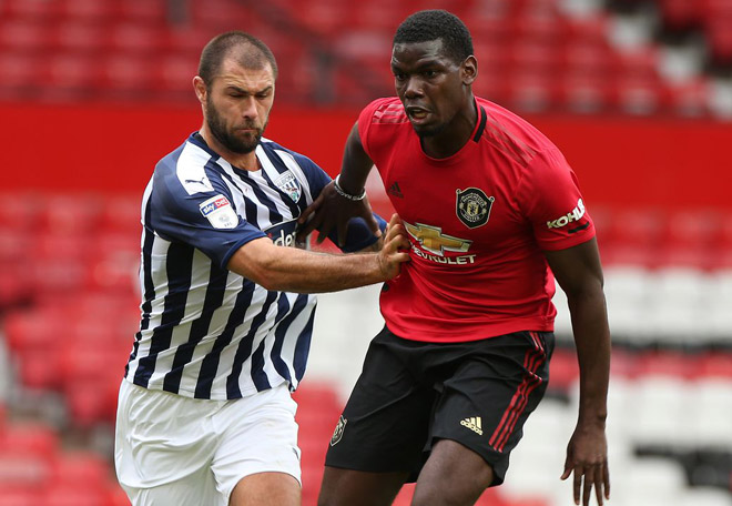 Pogba trong trận giao hữu với West Brom