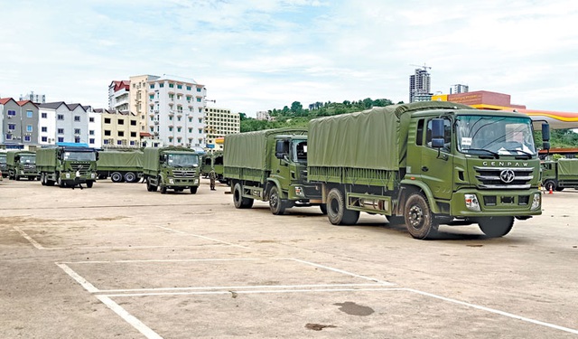 Các xe tải quân sự Trung Quốc bán cho Campuchia.