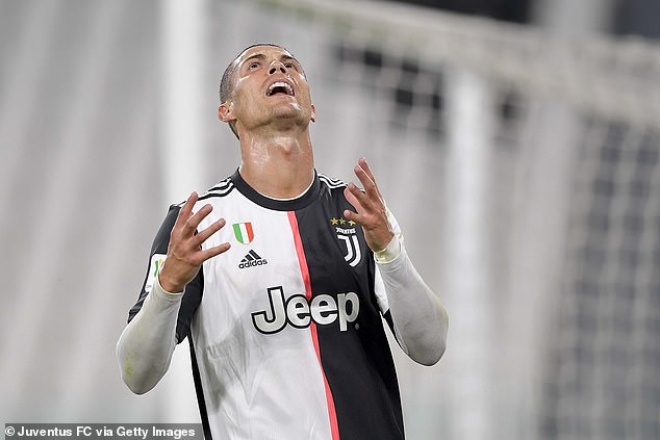 Ronaldo tái xuất sân cỏ: Gặp vận đen khó ngờ, làm khổ hàng thủ đối phương - 4