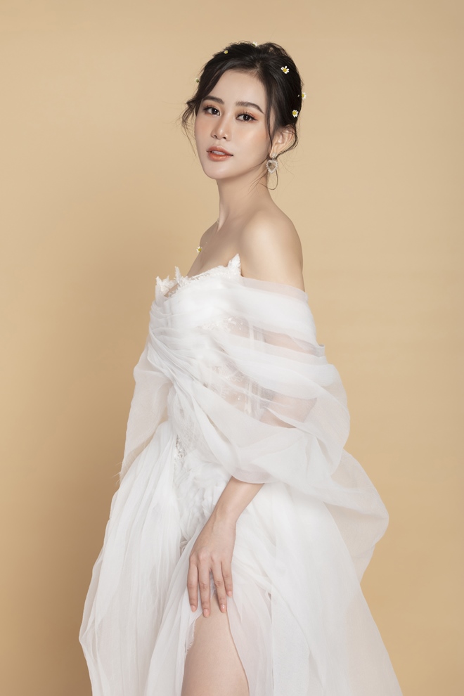 Á hoàng Cao Thùy Trang khoe vẻ đẹp mong manh quyến rũ trong bộ ảnh mới - 5