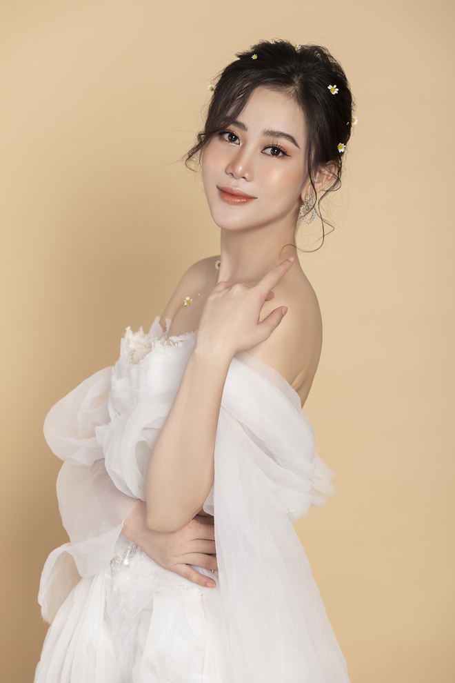 Á hoàng Cao Thùy Trang khoe vẻ đẹp mong manh quyến rũ trong bộ ảnh mới - 2