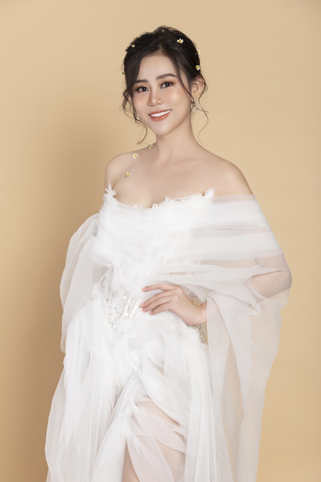 Á hoàng Cao Thùy Trang khoe vẻ đẹp mong manh quyến rũ trong bộ ảnh mới - 4