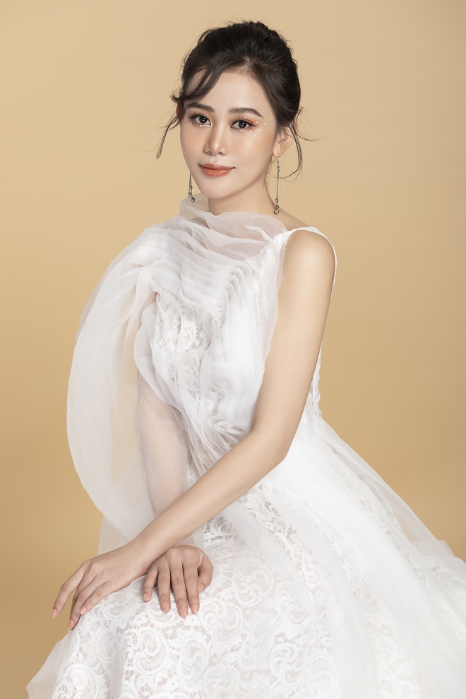 Á hoàng Cao Thùy Trang khoe vẻ đẹp mong manh quyến rũ trong bộ ảnh mới - 7