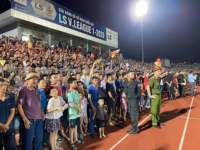 Sự cố trận Hà Tĩnh - Hà Nội và những lần "vỡ sân" chấn động lịch sử V-League - 1