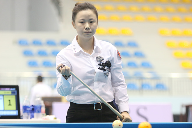 Tại lượt trận mở màn nội dung carom 3 băng giải billiards và snooker vô địch quốc gia 2020 xuất hiện một VĐV rất đặc biệt, đó là nữ cơ thủ 21 tuổi đến từ Đà Nẵng - Nguyễn Hoàng Yến Nhi. Gương mặt trắng sáng, bầu bĩnh dễ thương của cô nhanh chóng thu hút sự chú ý từ các đồng nghiệp và người hâm mộ có mặt tại nhà thi đấu Kiên Giang.