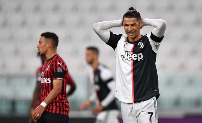 Ronaldo hỏng penalty trước AC Milan