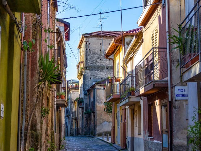 Kinh doanh - Chưa từng có: Cả thị trấn nước Ý bán nhà với giá chưa bằng... bát phở