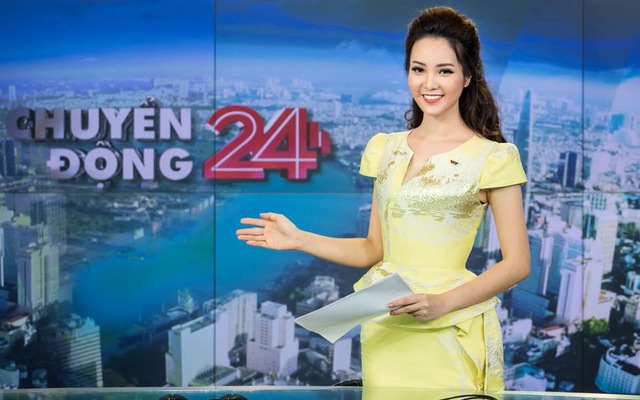 Kiểu mặc váy áo xẻ ngực gợi cảm của MC đài VTV bị chê "showbiz nửa mùa” - 1