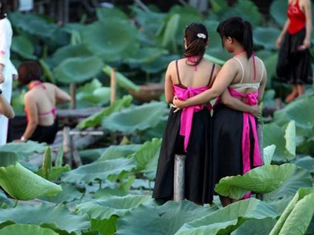 Thời trang - Ra hồ chụp sen, chị em chớ mắc "tội lỗi thời trang hồn nhiên" này